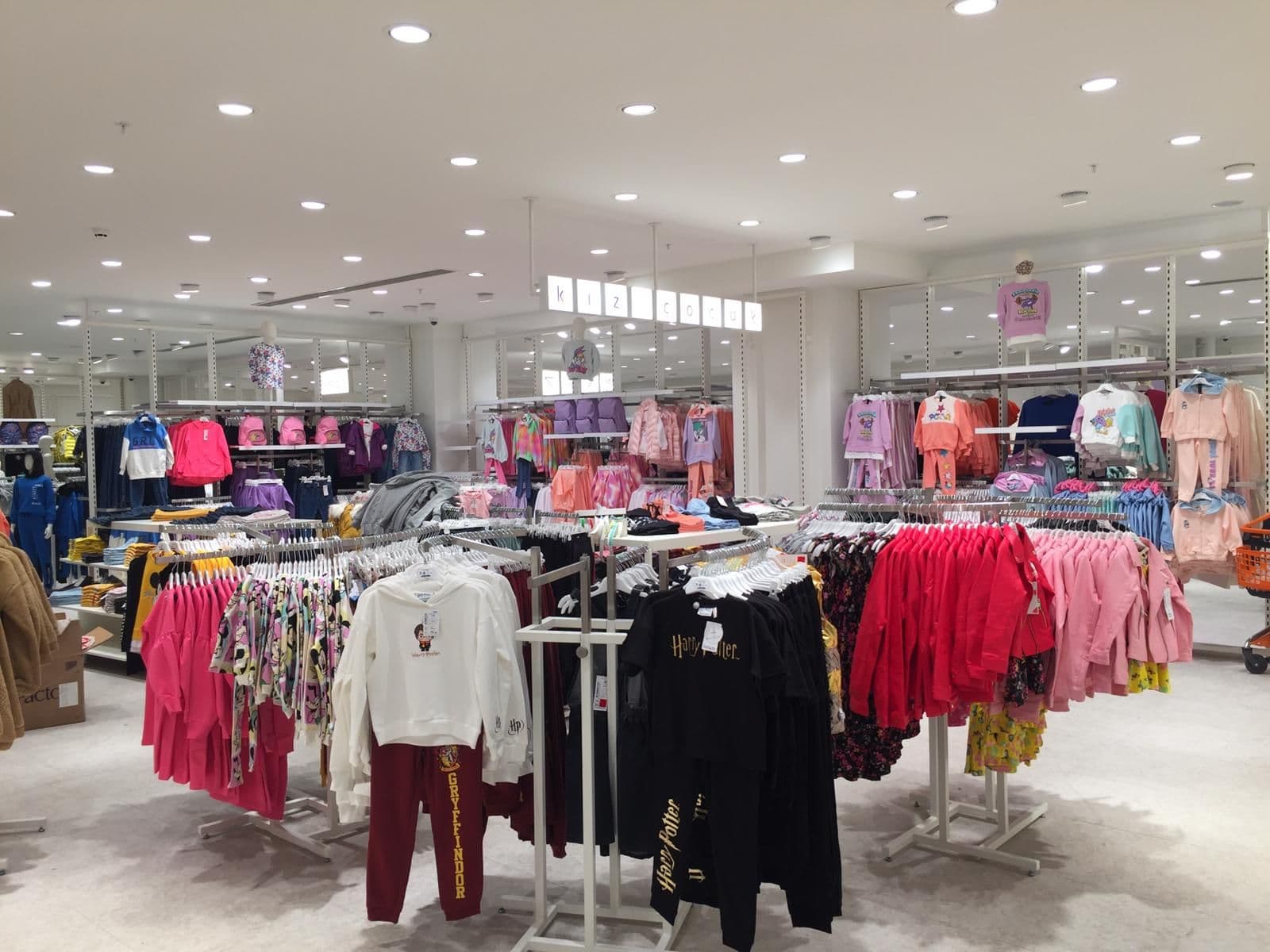 DeFacto — Beylikdüzü Migros AVM